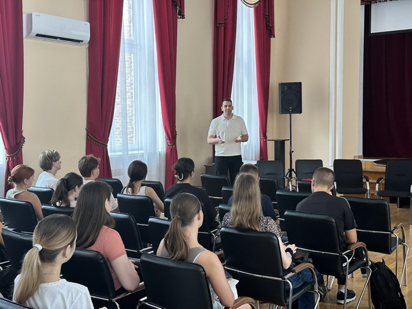 Зустріч першокурсників ОПП “Менеджмент” з колективом кафедри менеджменту 